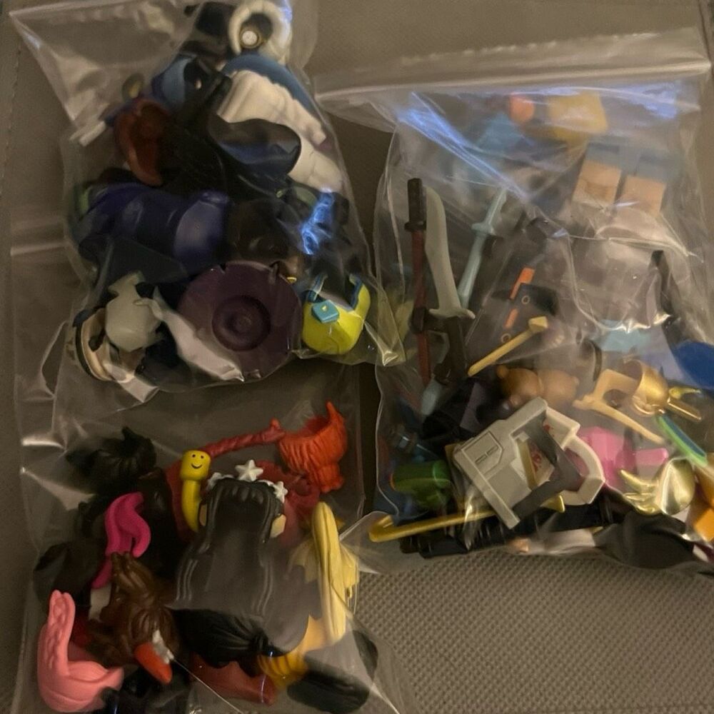 138 Pc Roblox Lot with Accessories, Weapons, Bodies, Hair, Hats Extras B18 - Picture 2 of 9